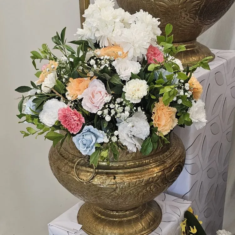 Traditional and Modern Floral Decor